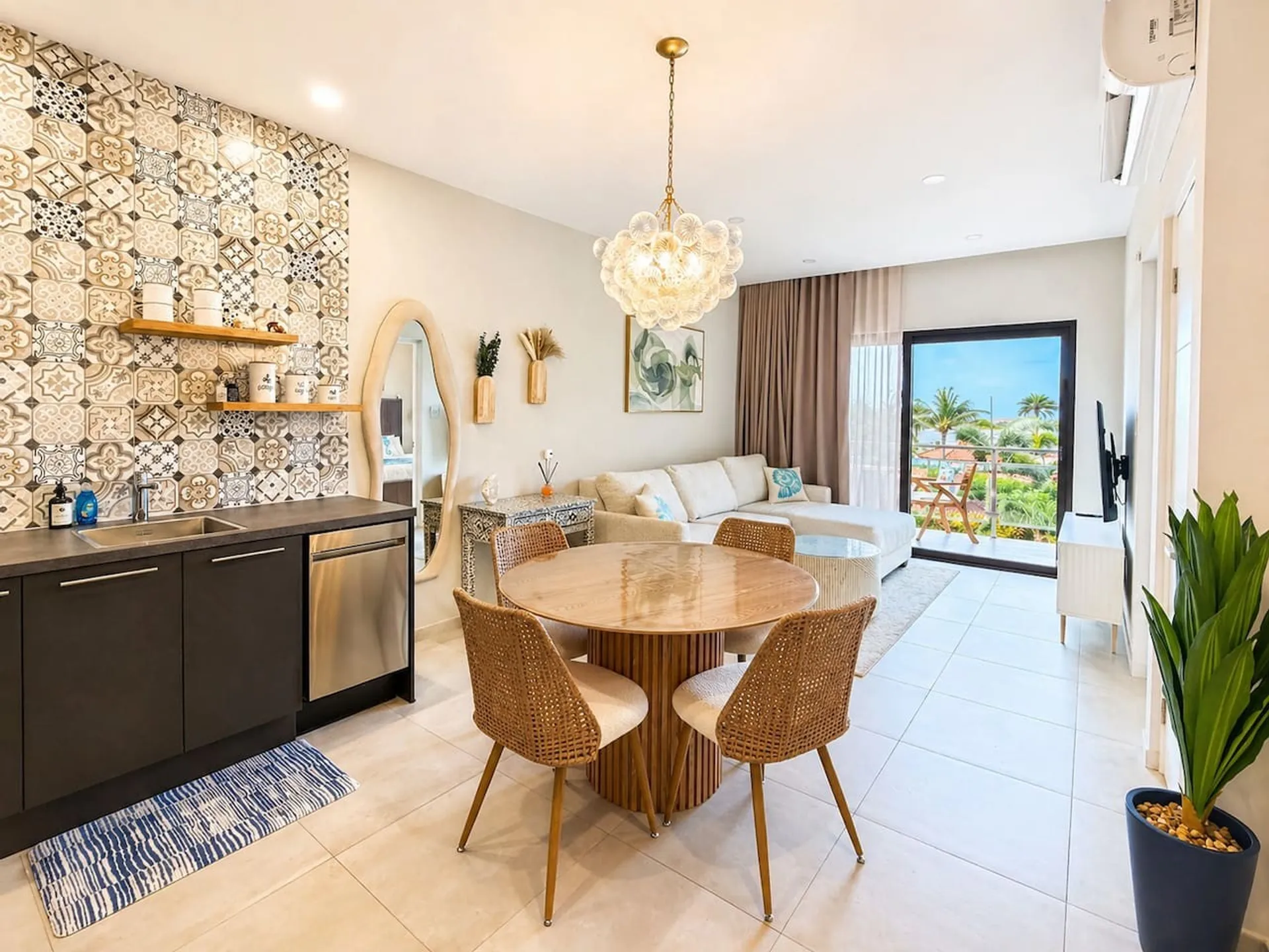 Diamante Azurea dining area opening onto the balcony