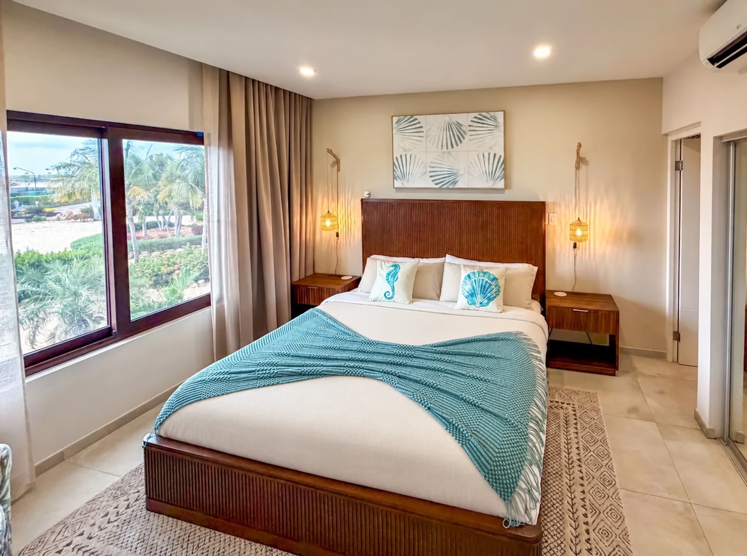 The king bedroom at Diamante Azurea